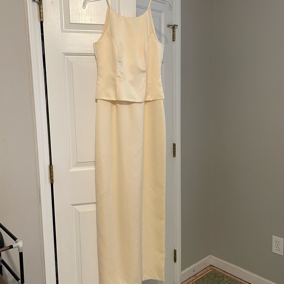 VINTAGE MICHAELANGELO PASTEL YELLOW FLOOR LENGTH SPAGHETTI STRAP GOWN!! - Picture 8 of 11